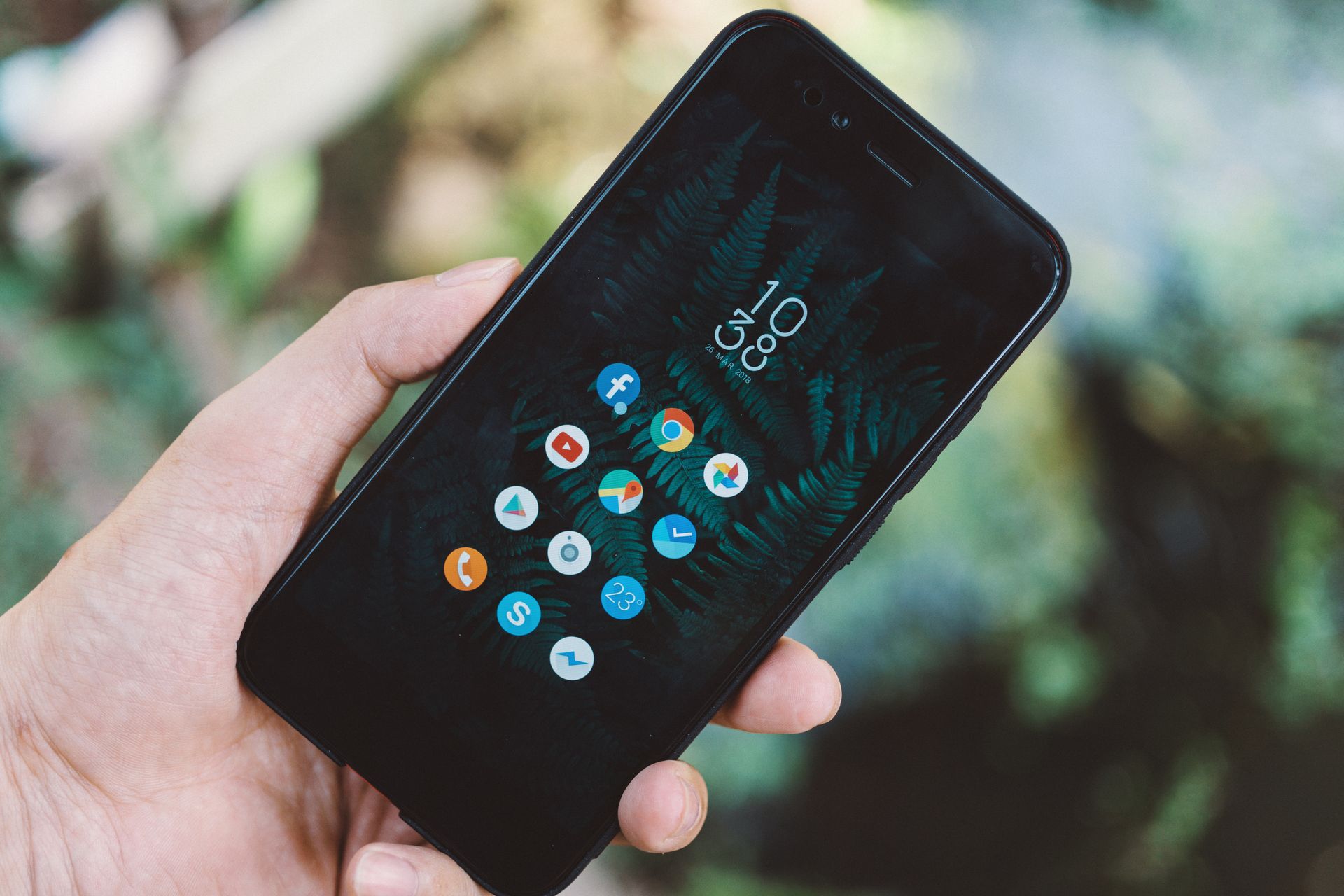 Mobile app development interface showing cross-platform Flutter and React Native app architecture on smartphone screen